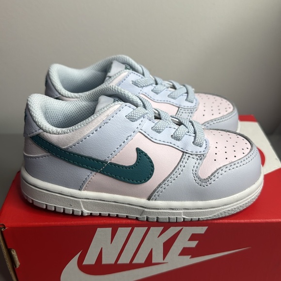 SOLD:Nike Dunks - Picture 4 of 4